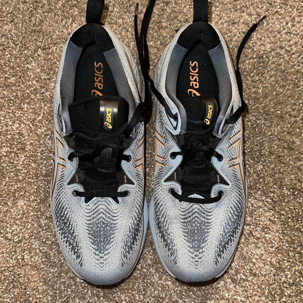 Barely worn size 11.5 men’s